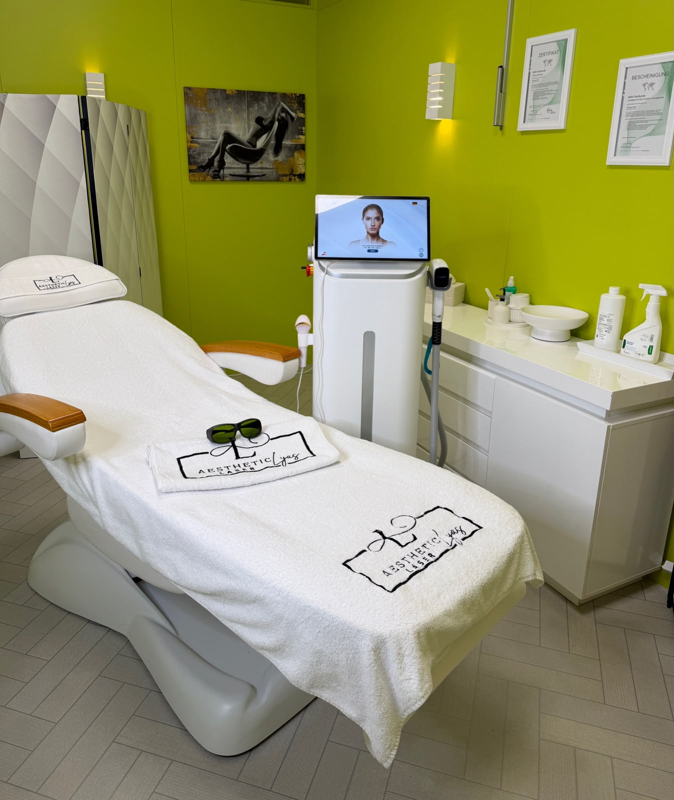Behandlungsraum bei Aesthetic Laser Lyas